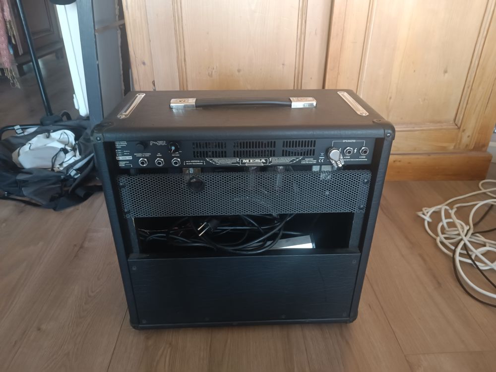 Ampli guitare M&eacute;sa boogie F30 + flight case correspondant. Instruments de musique