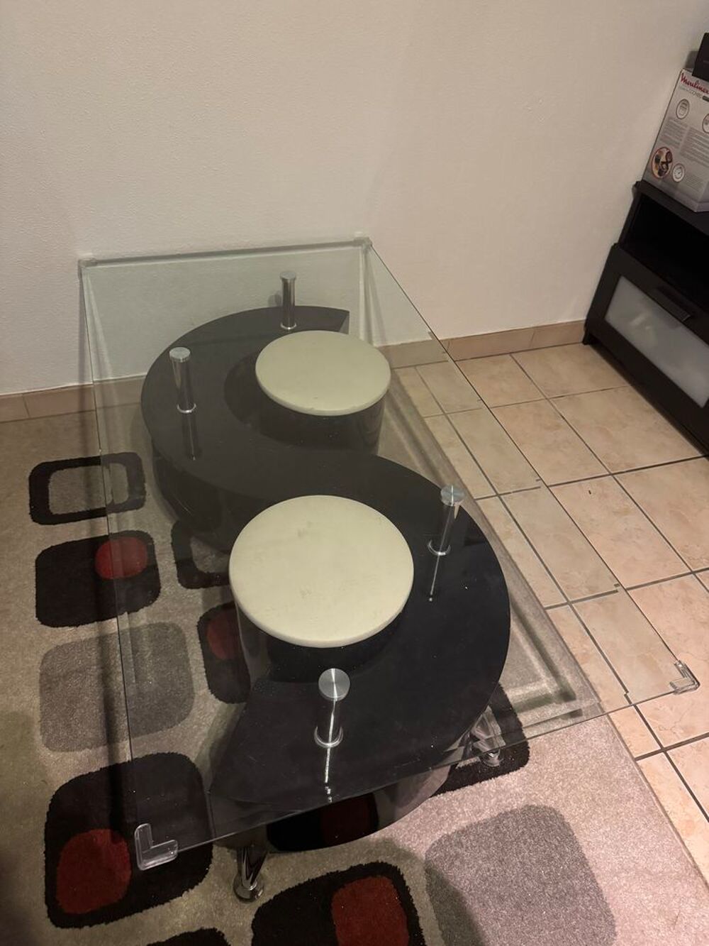 Table basse en verre &amp; tabourets Meubles