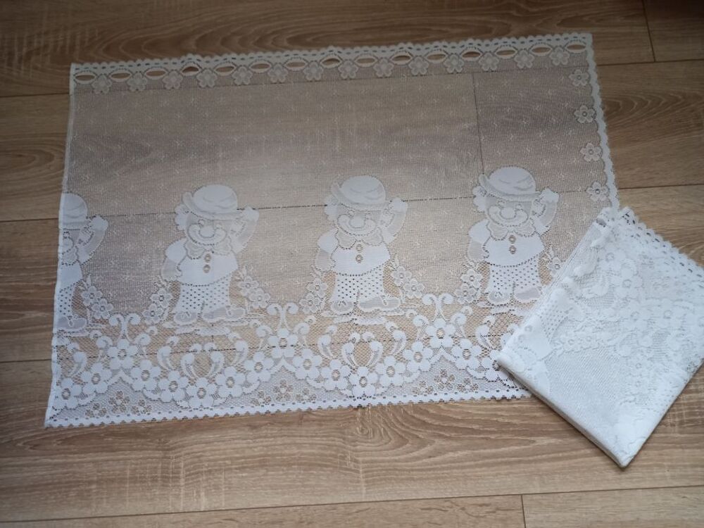 Une paire de petits rideaux blanc Décoration
