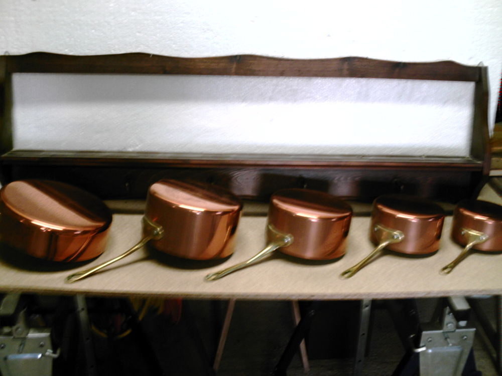 Divers objets en cuivre.
Décoration