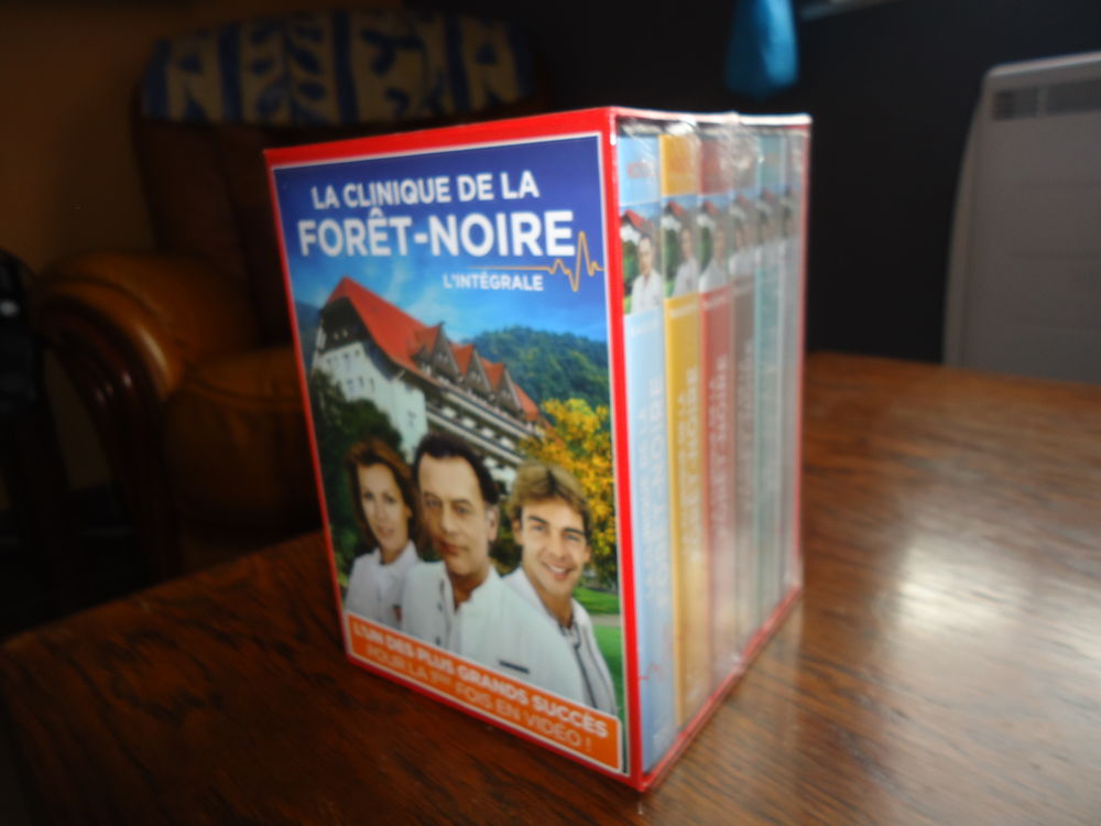 coffret integrale de la clinique de la foret noire neuve DVD et blu-ray