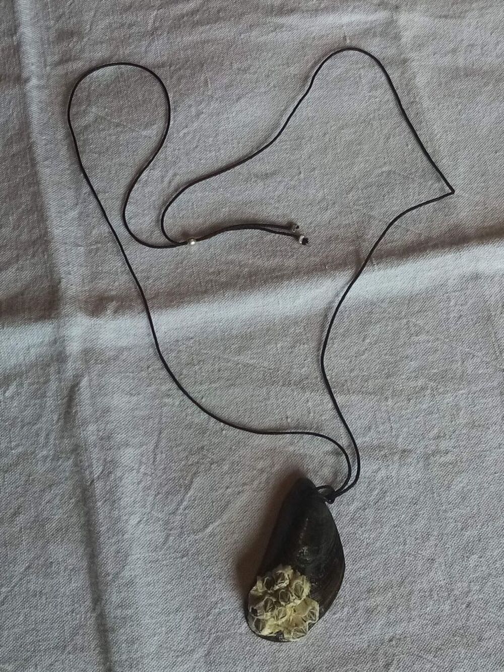 Pendentif coquille de moule Bijoux et montres