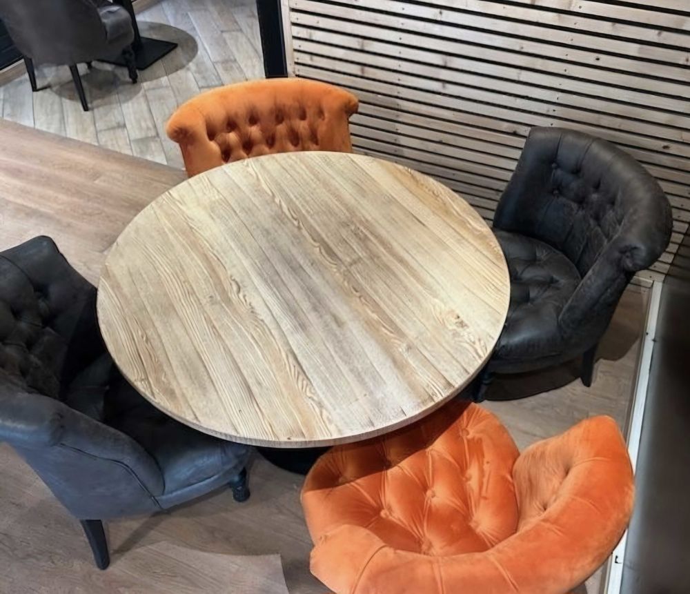 table et fauteuils Meubles