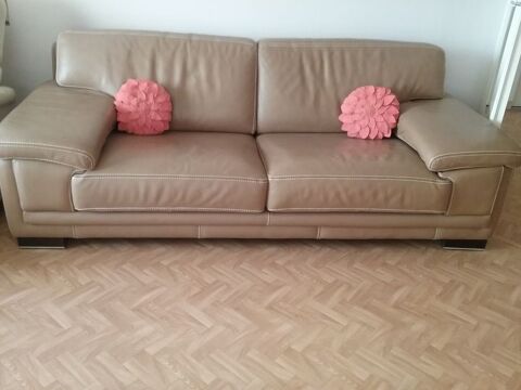 CANAPE CUIR TAUPE
200 Nice (06)