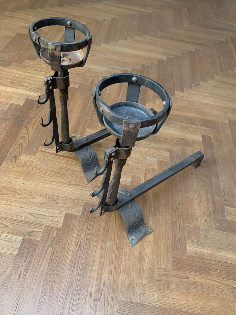 PAIRE DE CHENETS LANDIER AVEC PORTE B&Ucirc;CHES Dcoration