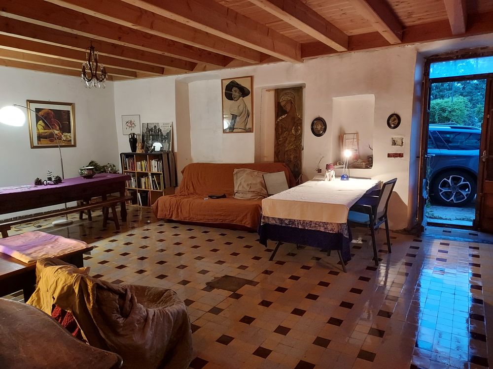 Vente Maison Ancienne Auberge pour création Gîtes dans village Ardèche Saint-gineis-en-coiron