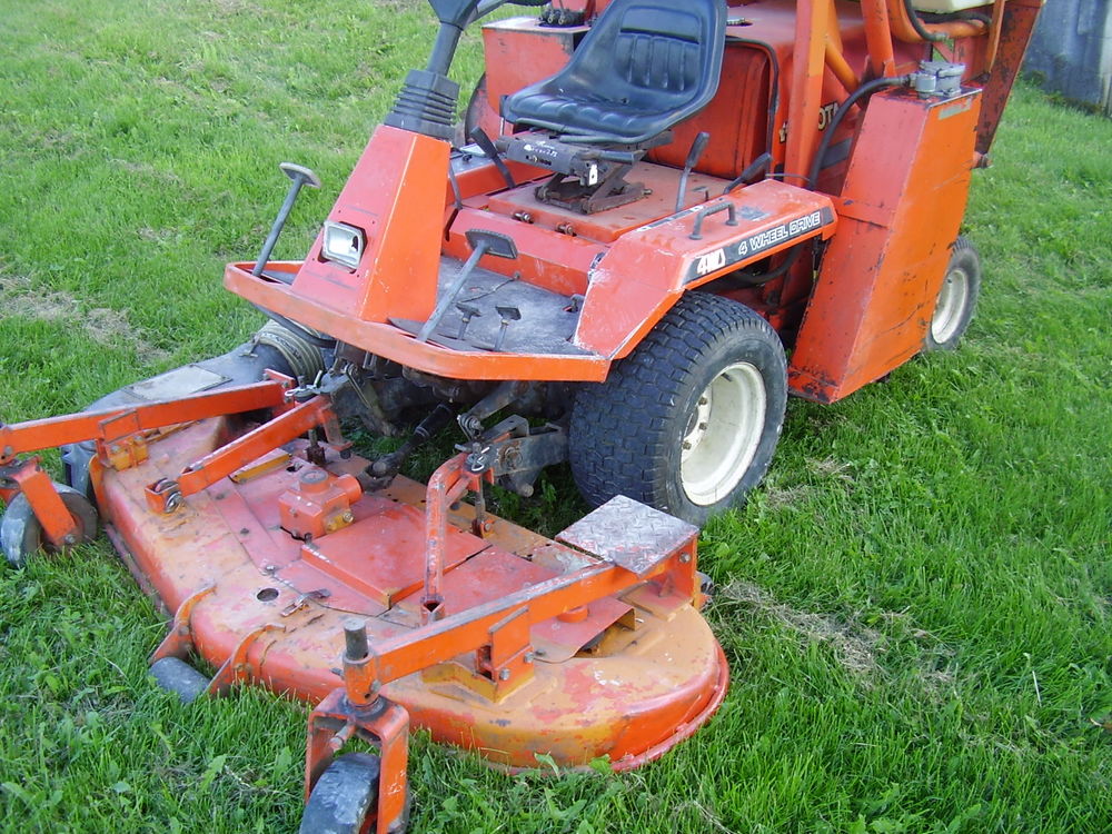 micro tracteur tondeuse kubota F2400 ( 2310 heures ) Jardin