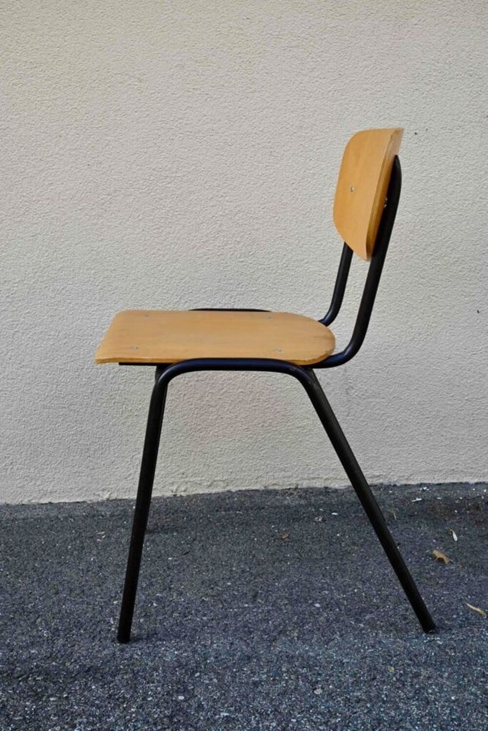 Lot de 8 chaises tubulaires m&eacute;tal et bois style vintage Meubles