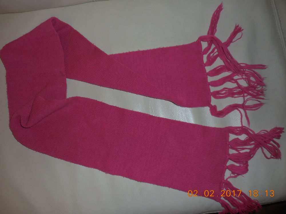 &eacute;charpe rose en lainage Vêtements enfants