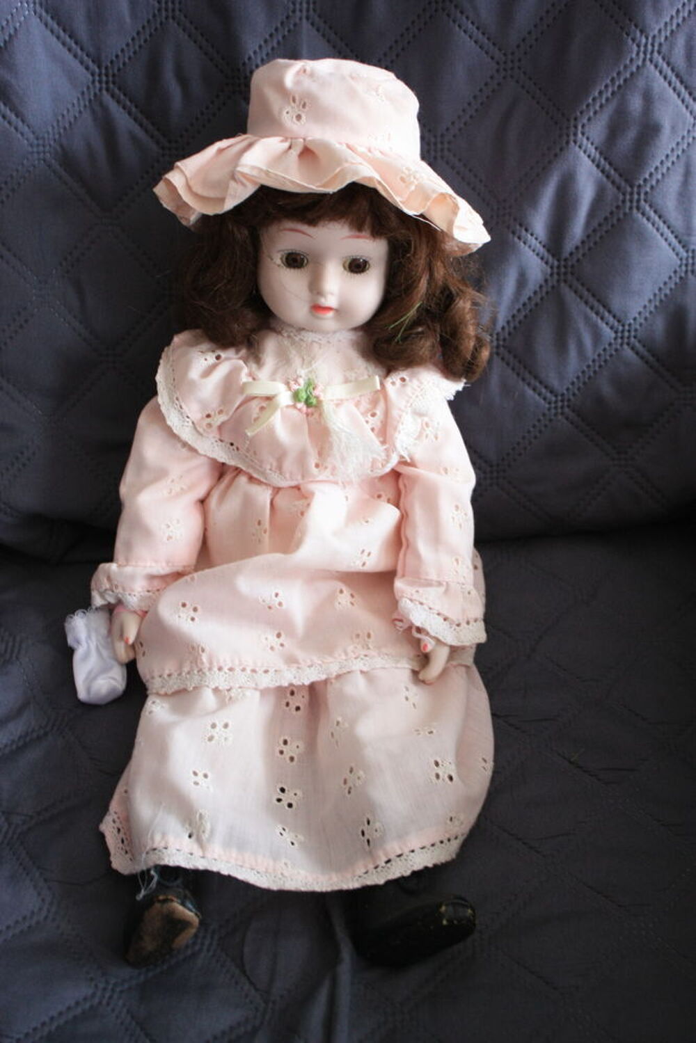 deux poup&eacute;e de porcelaine 