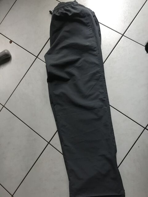 PANTALON DE SPORT  Taille L 9 Saint-Genis-Laval (69)