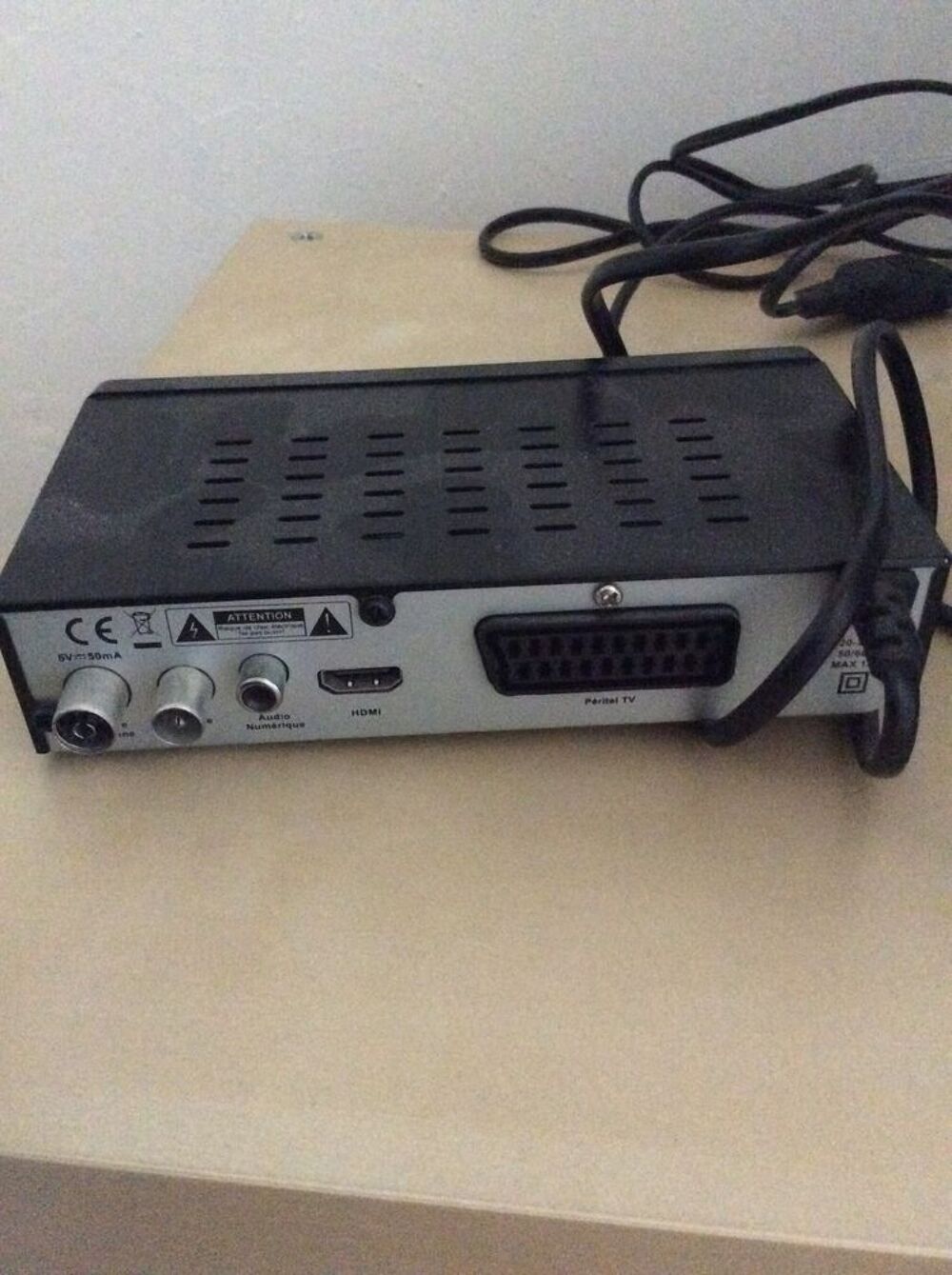 ancienne tv avec bo&icirc;tier Photos/Video/TV