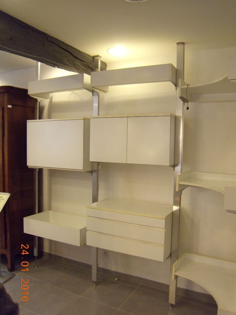 &eacute;tag&egrave;re de s&eacute;paration avec appui au sol et au plafond Meubles