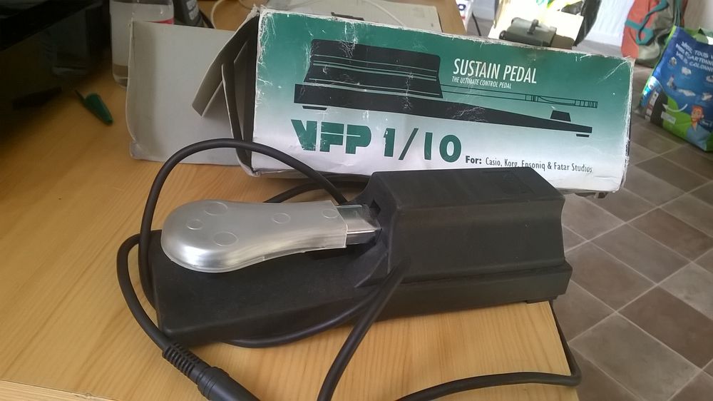 Sustain Pedal VFP 110 for Casio, Korg, Ensoniq &amp; Fatar Stud Instruments de musique