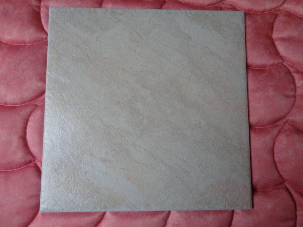 5 CARREAUX DE CARRELAGE BEIGE AVEC MOTIFS EN RELIEF Décoration