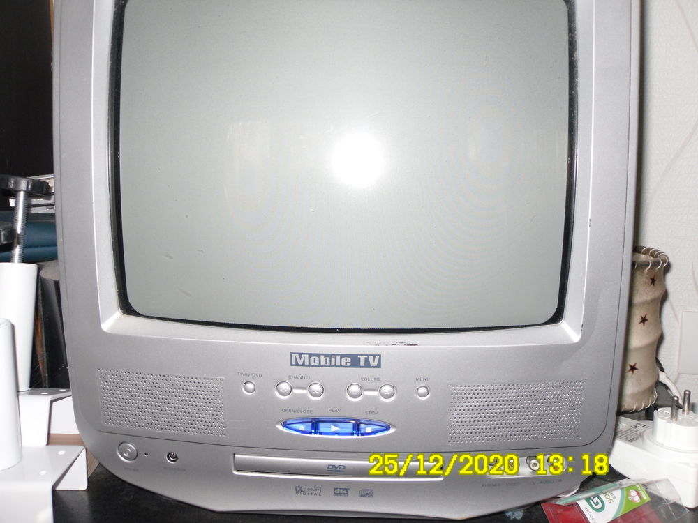 t&eacute;l&eacute;viseur avec lecteur DVD pour camping car ou caravaning Photos/Video/TV