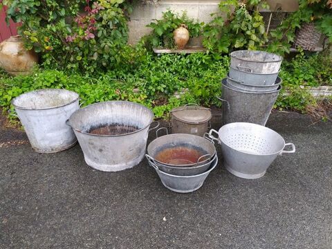 Bassines Zinc Pot Jardin Plantation Différents Modèles
50 Loches (37)