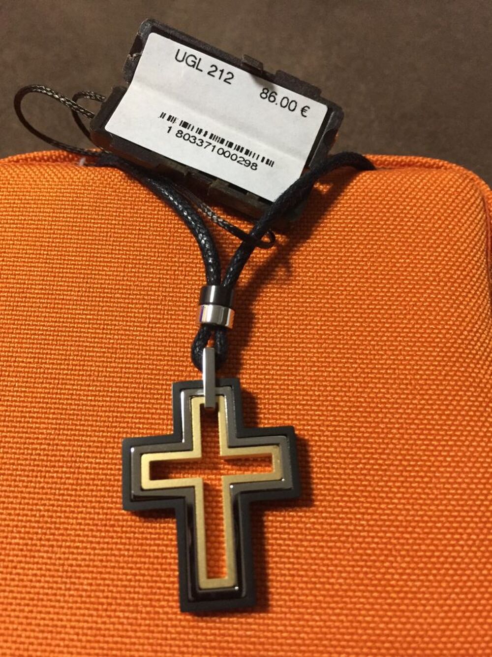 collier marque com&egrave;te UGL 212 Bijoux et montres
