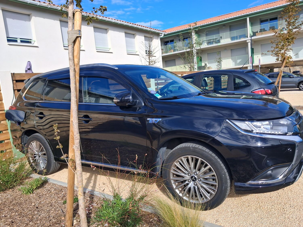 Outlander 2.4l PHEV Twin Motor 4WD Business 2019 occasion 13015 Marseille