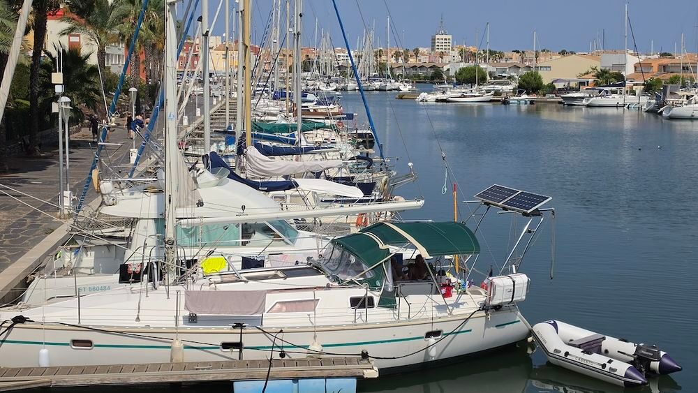 Vente Appartement LE CAP D'AGDE: Situé à proximité du quai Malfato / Île des marinas: Studio meublé avec loggia vitrée. Le cap d agde
