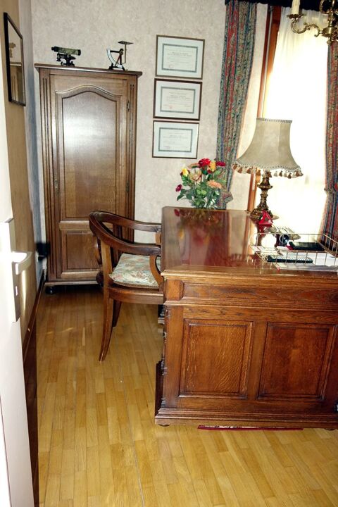 Bureau ministre en chne massif avec fauteuil et meuble 500 Truchtersheim (67)