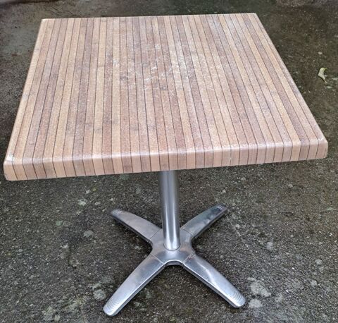 Table de bistrot  carr� 50 Saint-Christol (34)