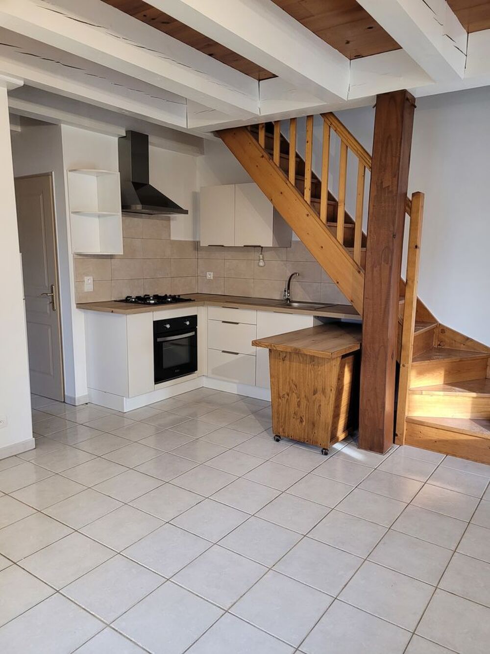 Location Appartement APPARTEMENT MEUBLE CHAUZON
T3 de 60 M2 550 € hors charges. Chauzon