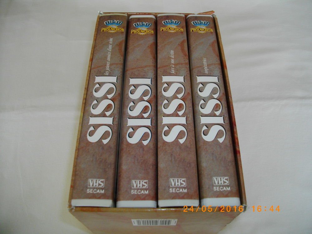 Coffret de quatre cassettes vid&eacute;o vhs de : "SISSI"
DVD et blu-ray