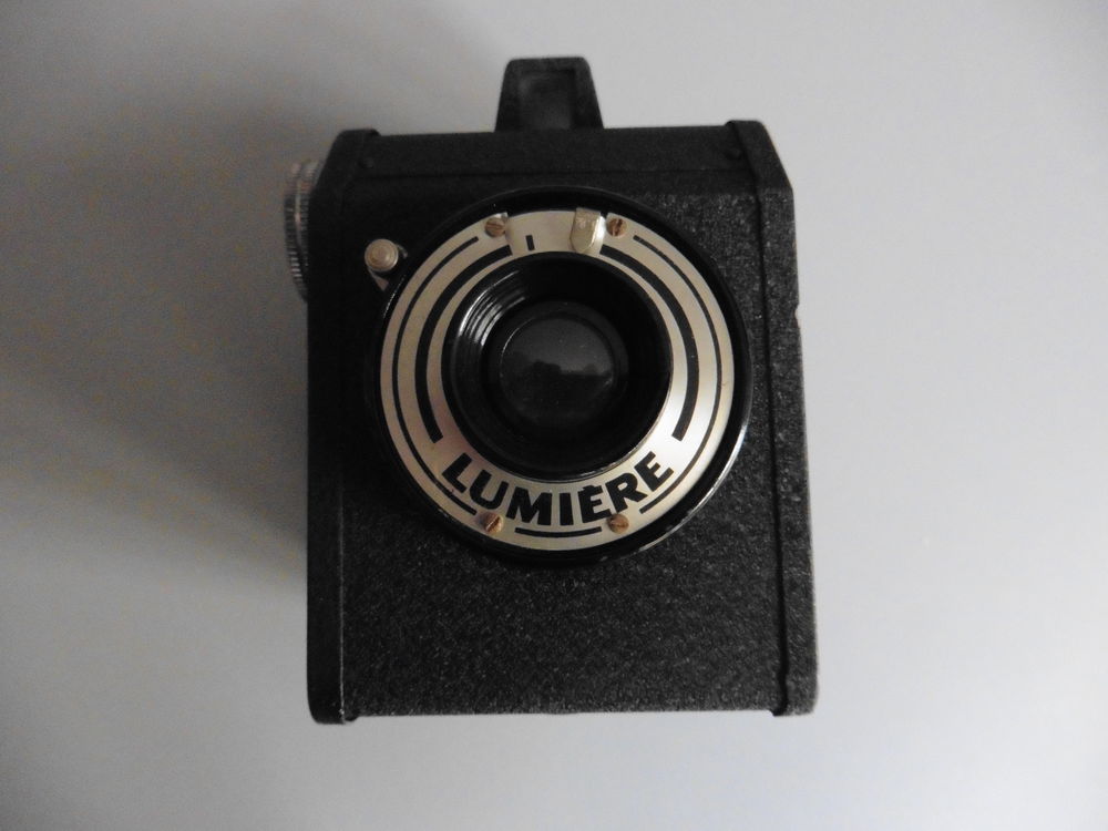Appareil photo Ancien Box Lumi&egrave;re Photos/Video/TV