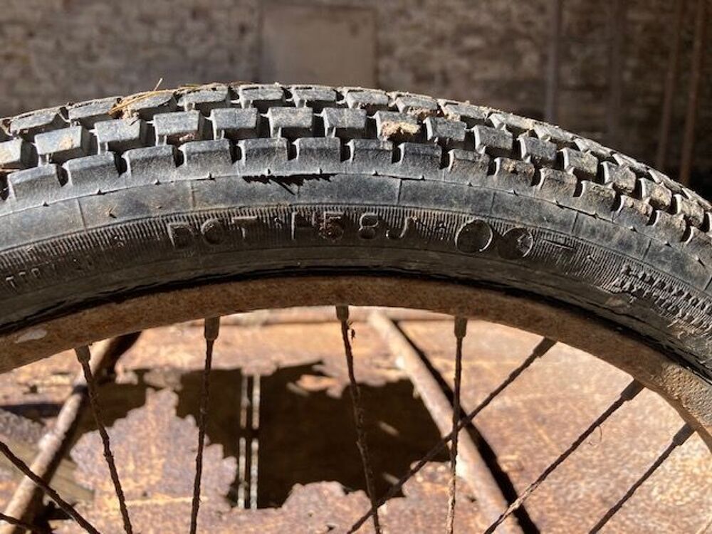 Recherche roue arri&egrave;re VTT ou mobylette de 24 pouces Vélos