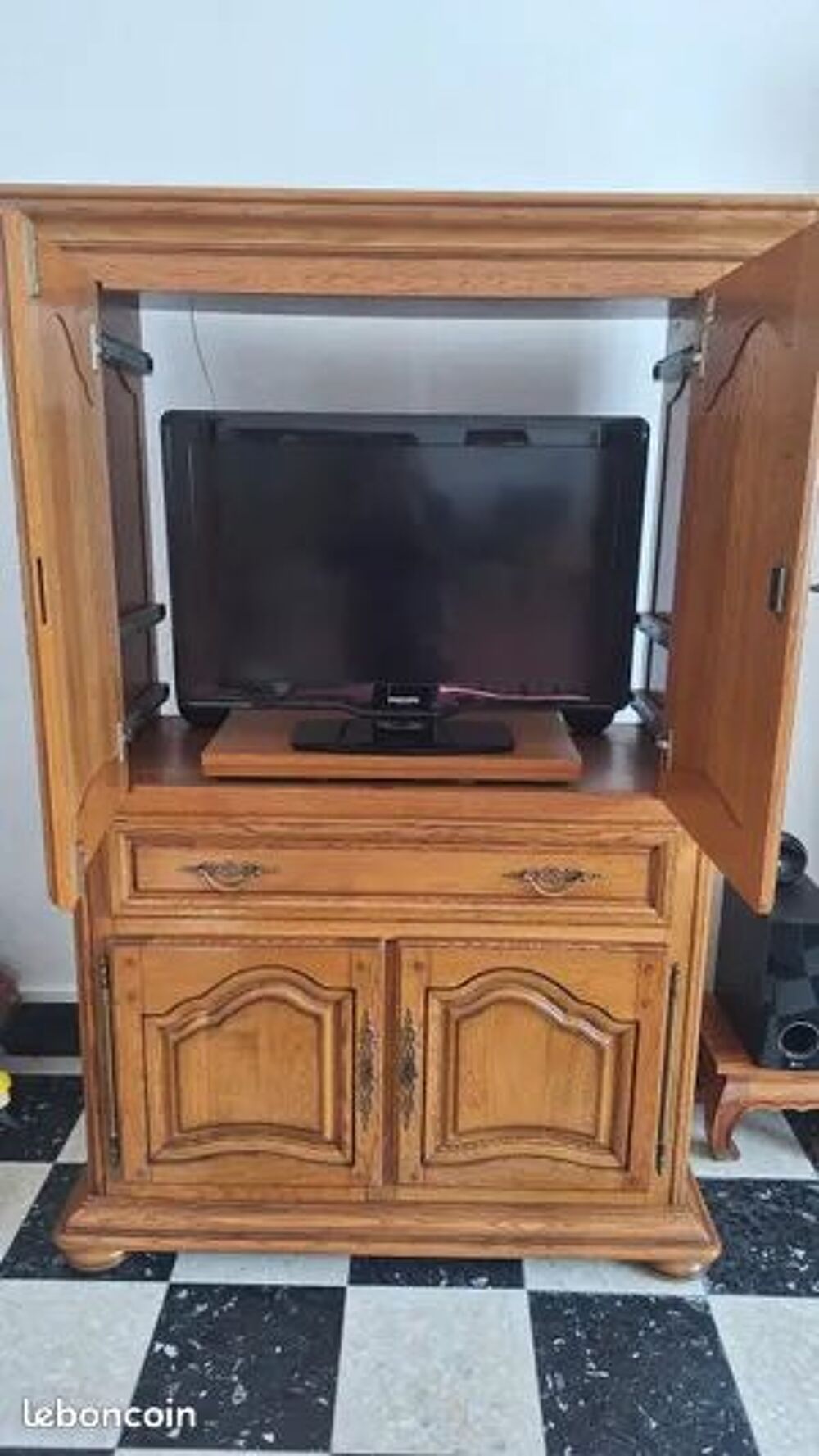 Meuble de t&eacute;l&eacute;vision ch&ecirc;ne &Eacute;TAT NEUF Meubles