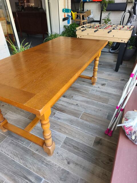 Table a manger en bois en bon état  70 Suresnes (92)