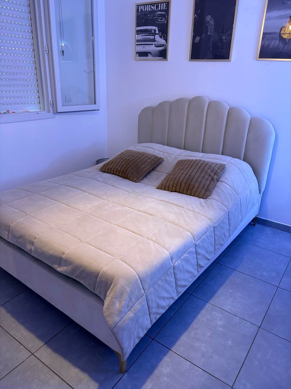 lit 190*140 en velours beige Meubles