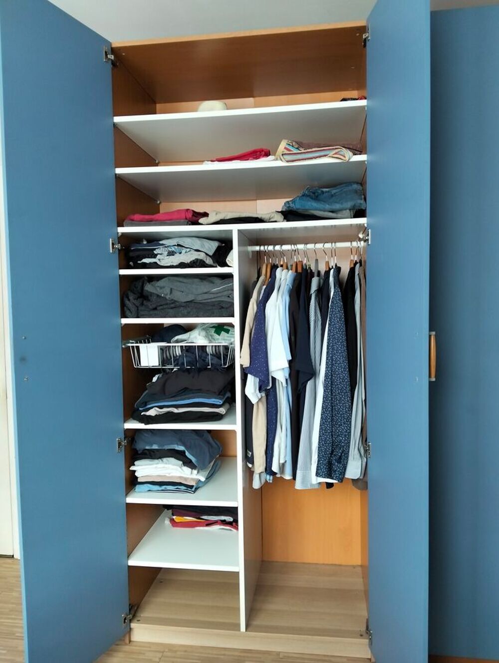Armoire avec penderie et accessoires Meubles