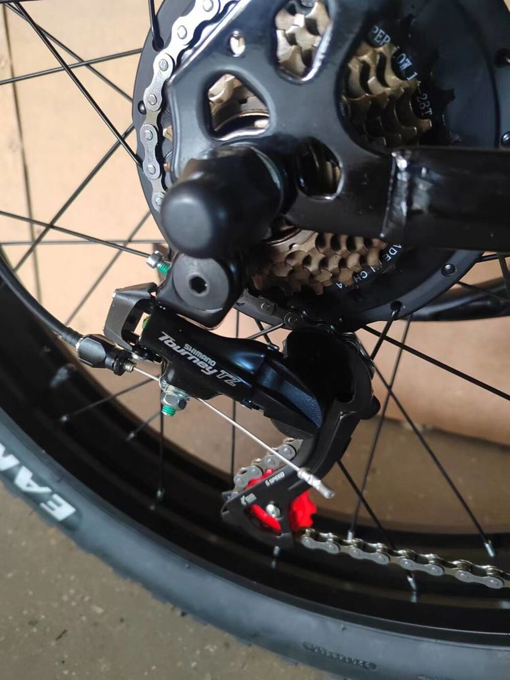 VELO ELECTRIQUE NEUF 1000W Batterie 48V17 - Valeur Neuf 1350 Vélos