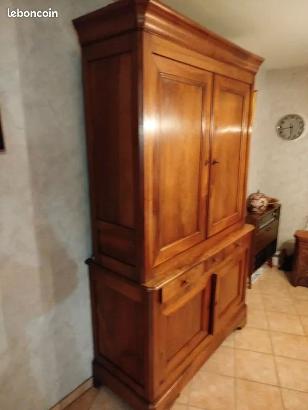Meuble buffet merisier massif
Meubles