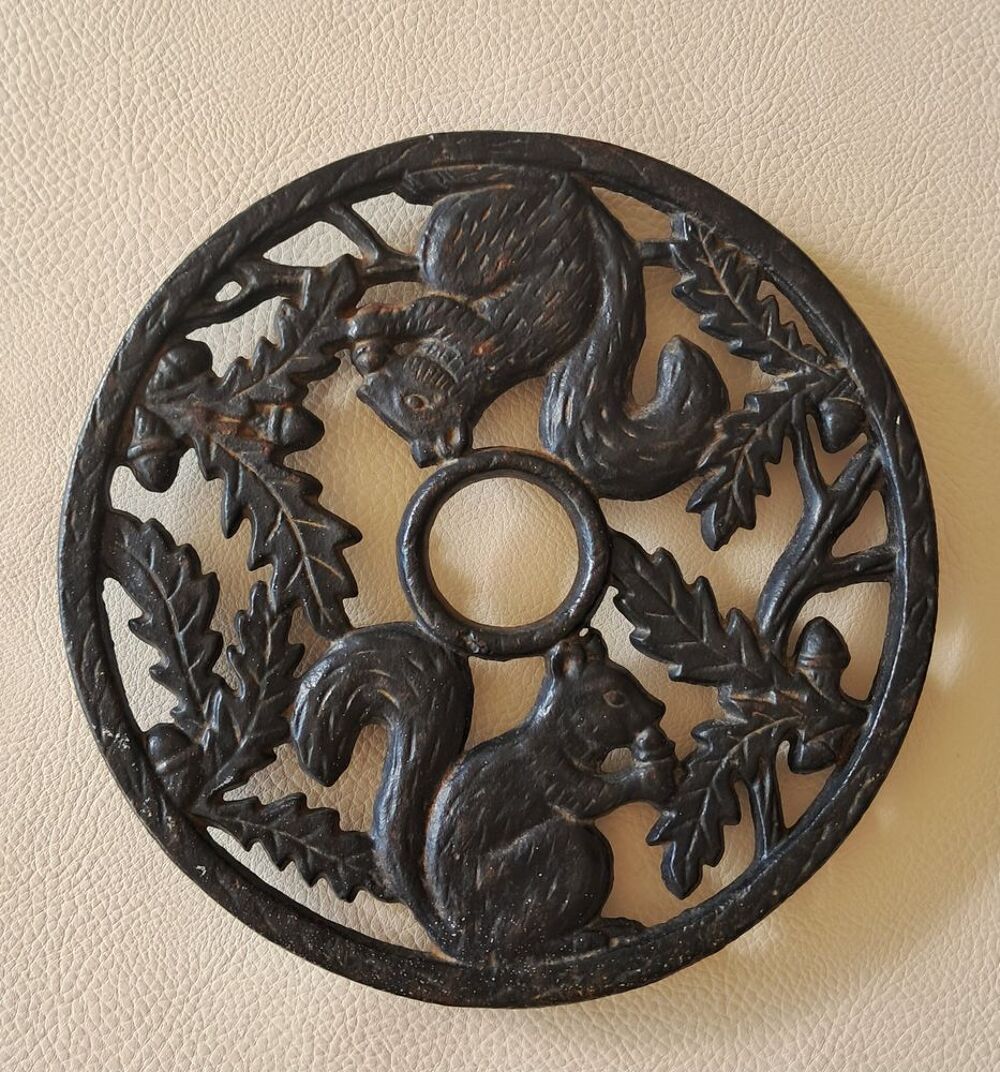 dessous de plat en fonte couleur noir d&eacute;cor champ&ecirc;tre Cuisine