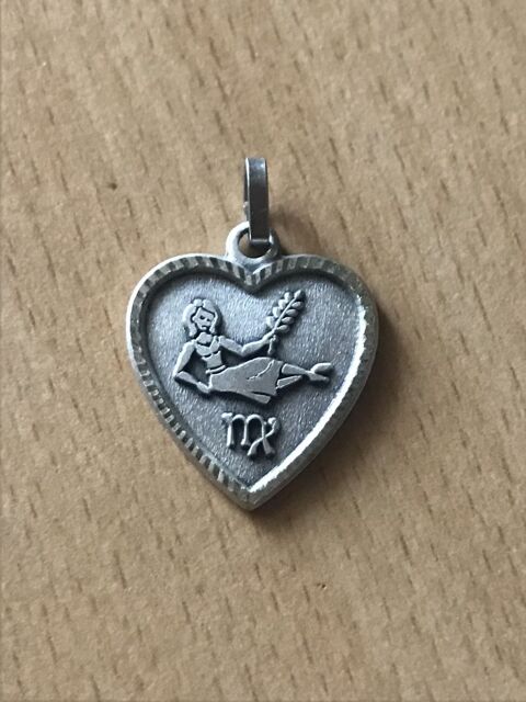 Mdaille pendentif Vierge plaqu argent c?ur 1.8 cm
Contour  12 Saint-Prix (95)