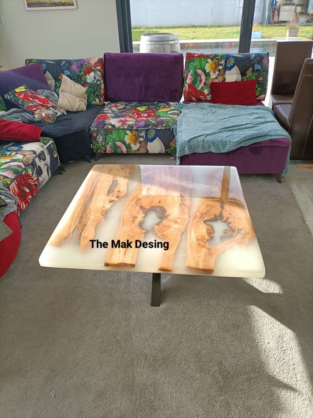 Table de salle &agrave; manger moderne en bois et r&eacute;sine Meubles