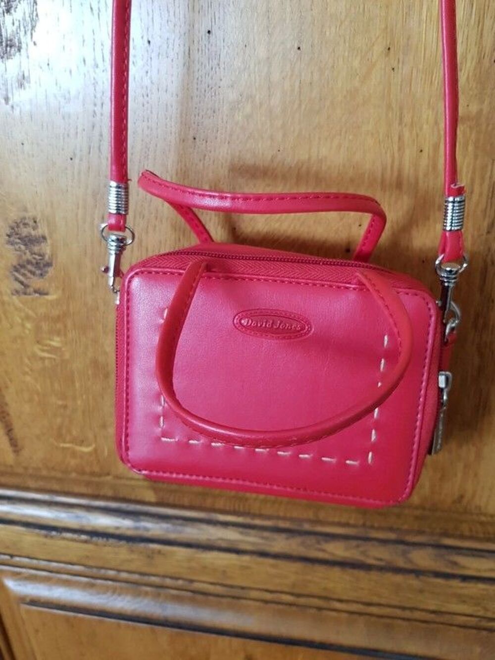 Petit sac rouge plusieurs poches porte monnaie dedans qui se Maroquinerie