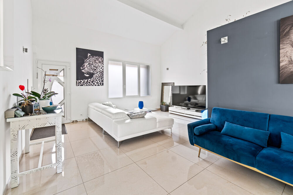 Vente Maison Maison d'architecte 224 m² dépendance, piscine et jardin Marseille 12