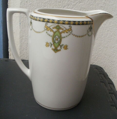 POT  LAIT en porcelaine HUTSCHENREUTHER ALTROHIAU HABSBURG 8 Montauban (82)