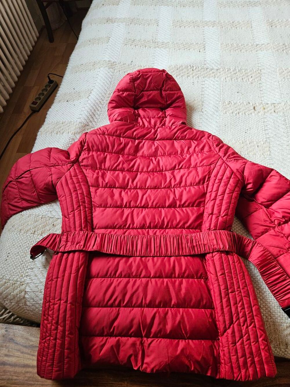 Veste d'hiver femme jamais port&eacute;e ou lav&eacute;e Vêtements