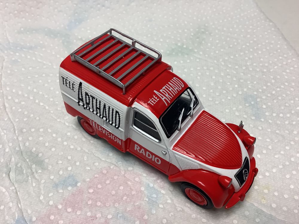 CITRO&Euml;N 2CV FOURGONNETTE T&Eacute;L&Eacute; ARTHAUD 1/43 voiture miniature 