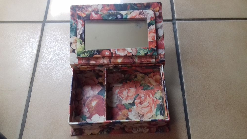 BO&Icirc;TE &agrave; BIJOUX ARTISANALE avec MIROIR Bijoux et montres