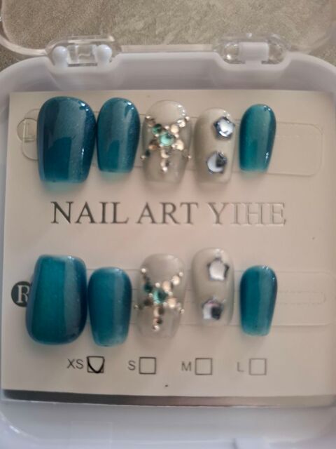 Faux ongles   press on nails   bleu turquoise et blanc 9 Saint-Loup-Lamair� (79)
