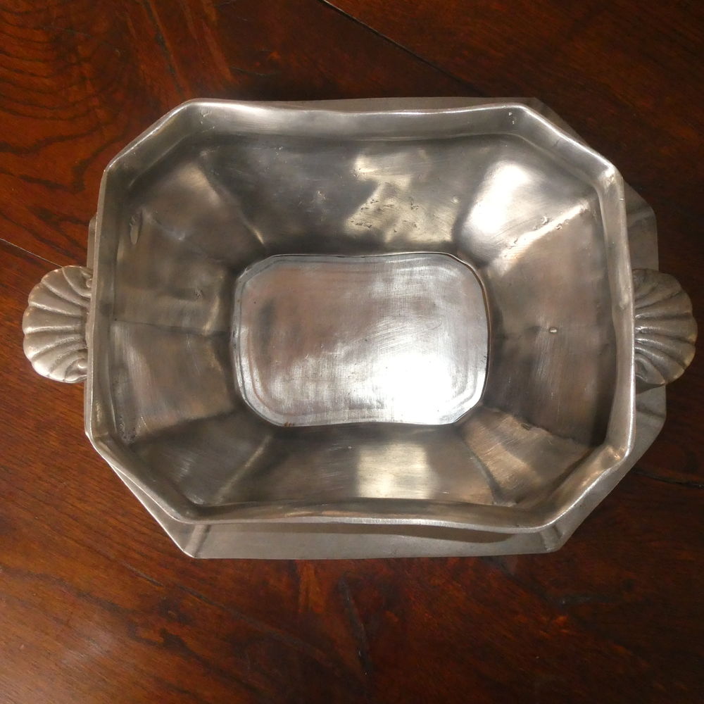 Soupi&eacute;re ancienne en &eacute;tain , de 1920 Décoration