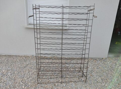 Support 150 bouteilles a fixer au mur 40 Colombier-Fontaine (25)
