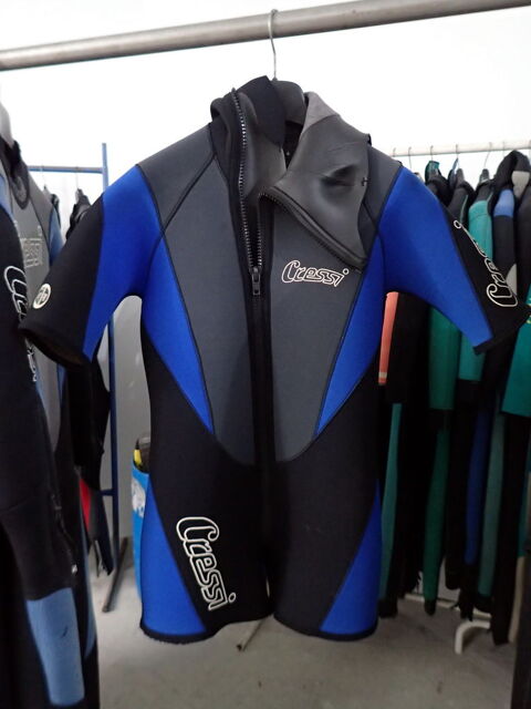 1 Shorty CRESSI SUB avec cagoule int�gr�e 7mm  neuve T4  H 80 Tours (37)