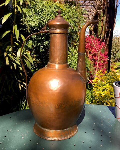 Aiguire orientale ancienne en cuivre, hauteur : 39 cm 28 Merville (31)